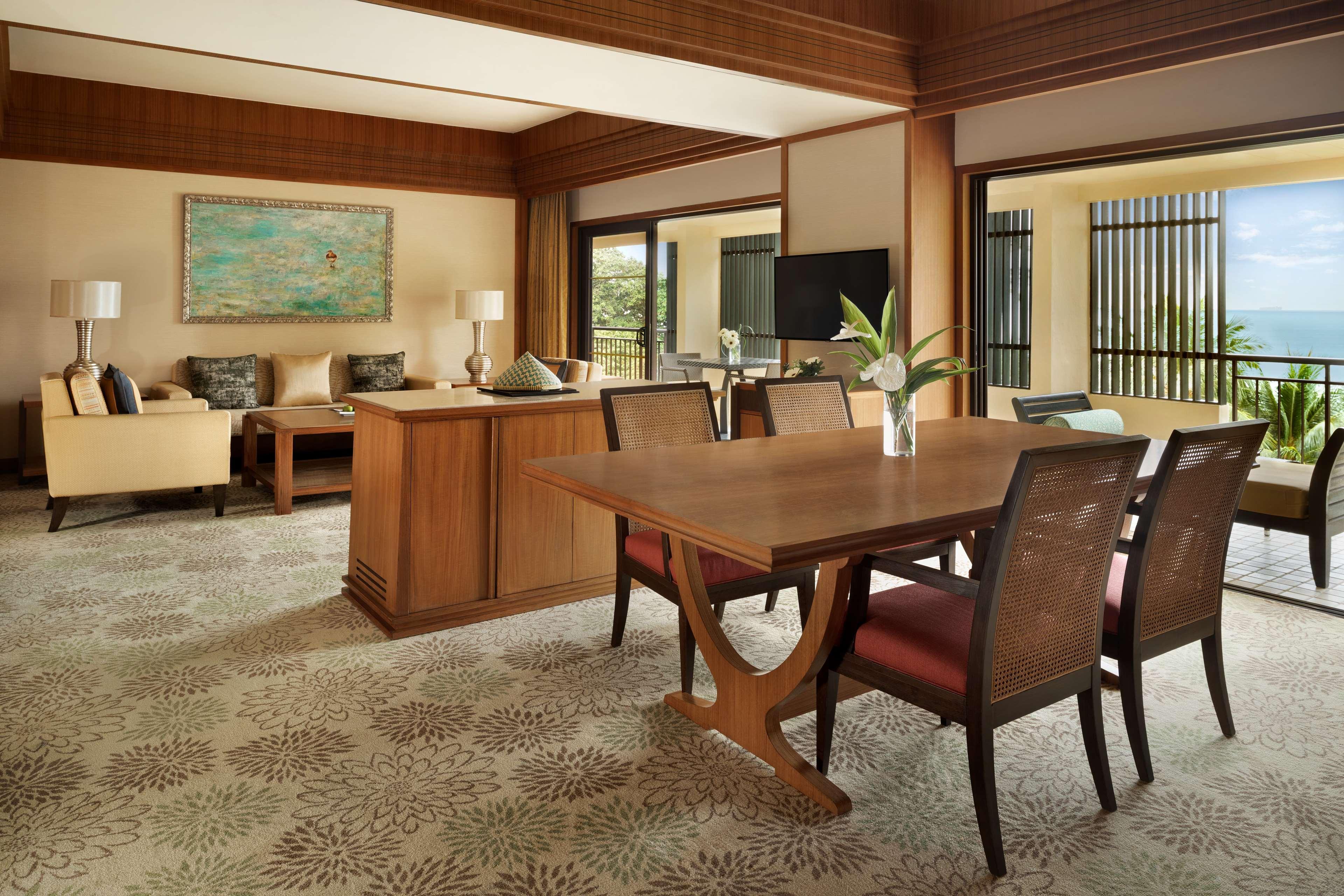 Shangri-La Rasa Sayang, Penang Batu Feringgi Exterior foto A suite at the Four Seasons Resort Maui