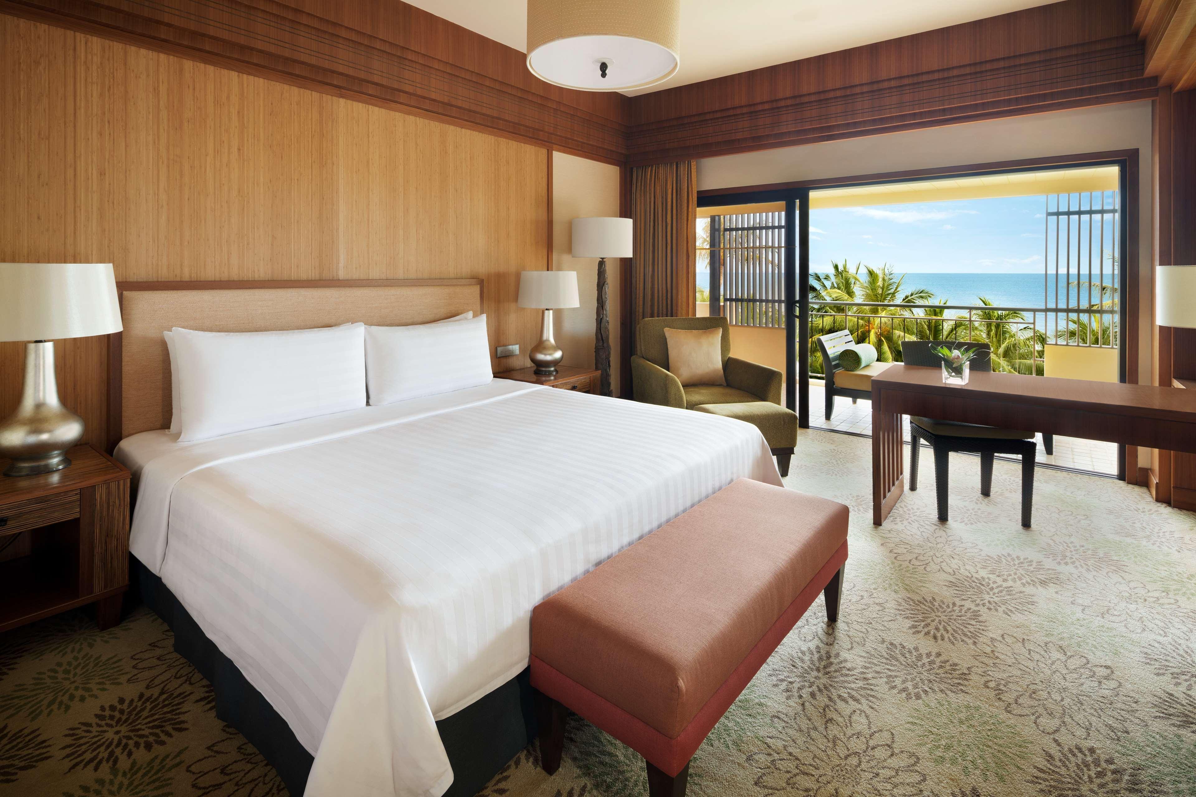 Shangri-La Rasa Sayang, Penang Batu Feringgi Exterior foto A guest room at the Hilton Maldives Iru Veli