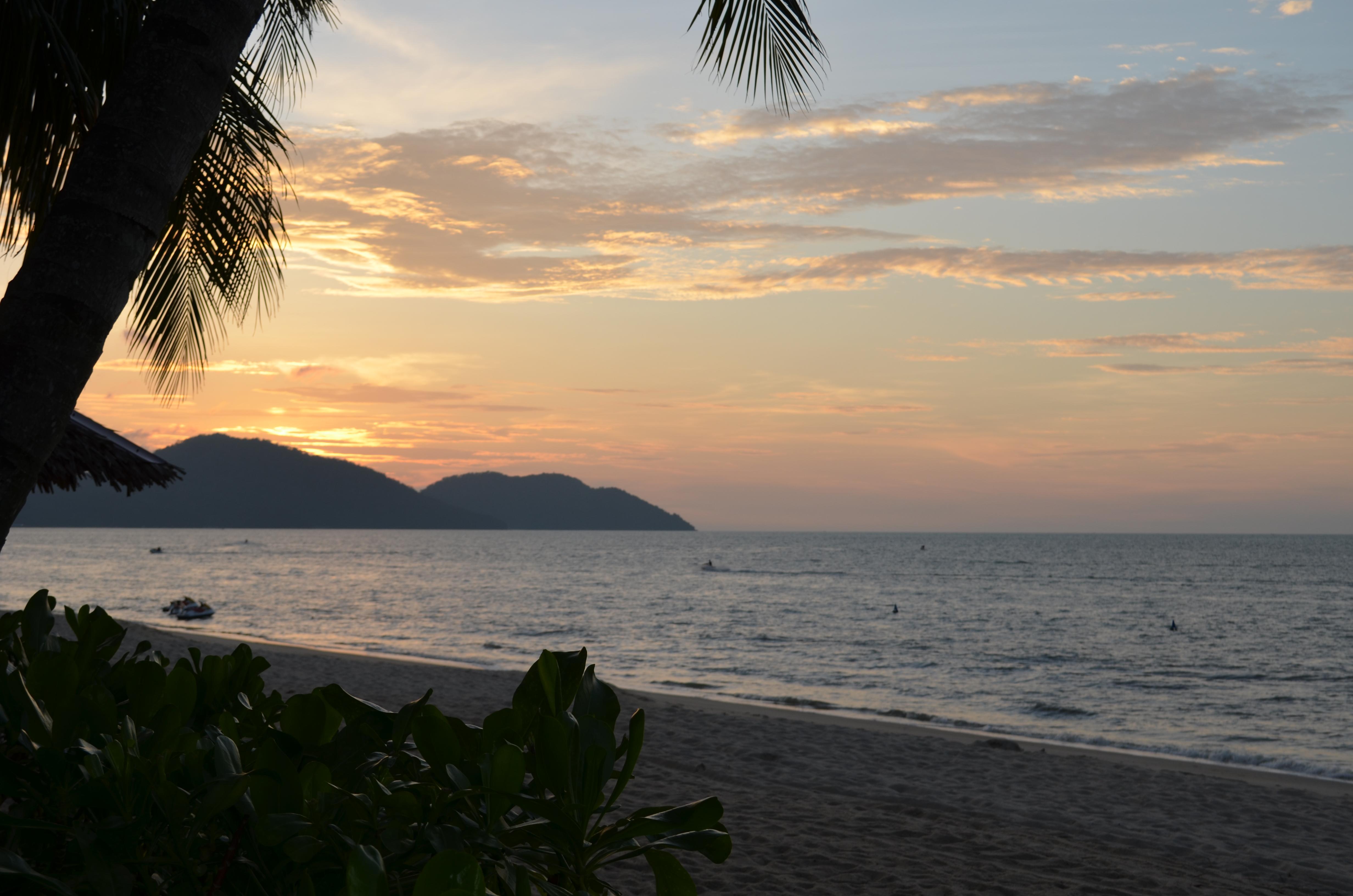 Shangri-La Rasa Sayang, Penang Batu Feringgi Exterior foto Sunset at Tanjung Pulai